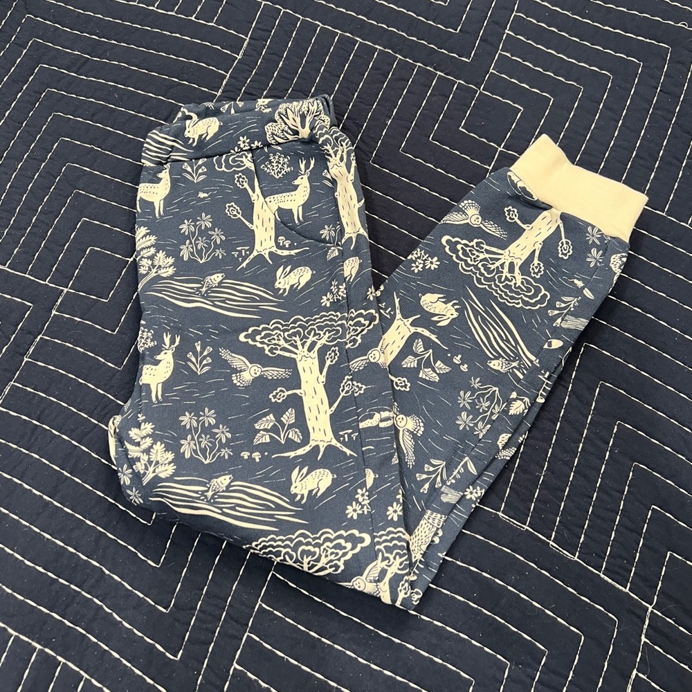 BNWOT Winter Water Factory unisex sweatpants woodland print size 8